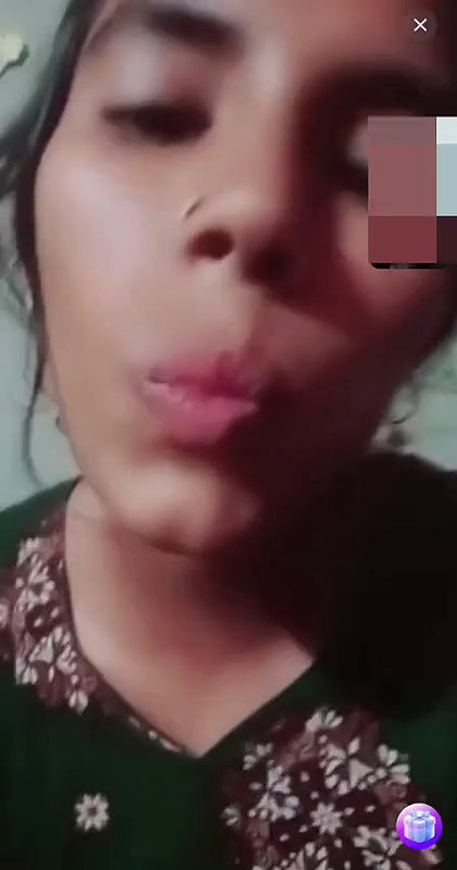 Bangladeshi girl showing her Boobs