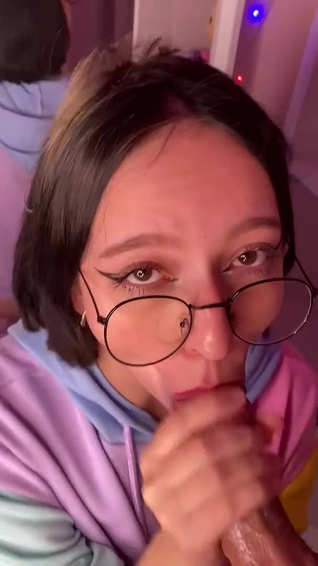 White specs girl taking cum on her face in mouth