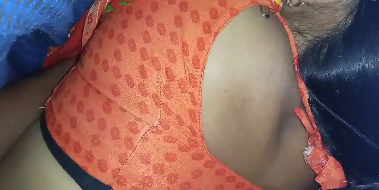 Soyi hue sauteli maa ke piche se dhood dabaye