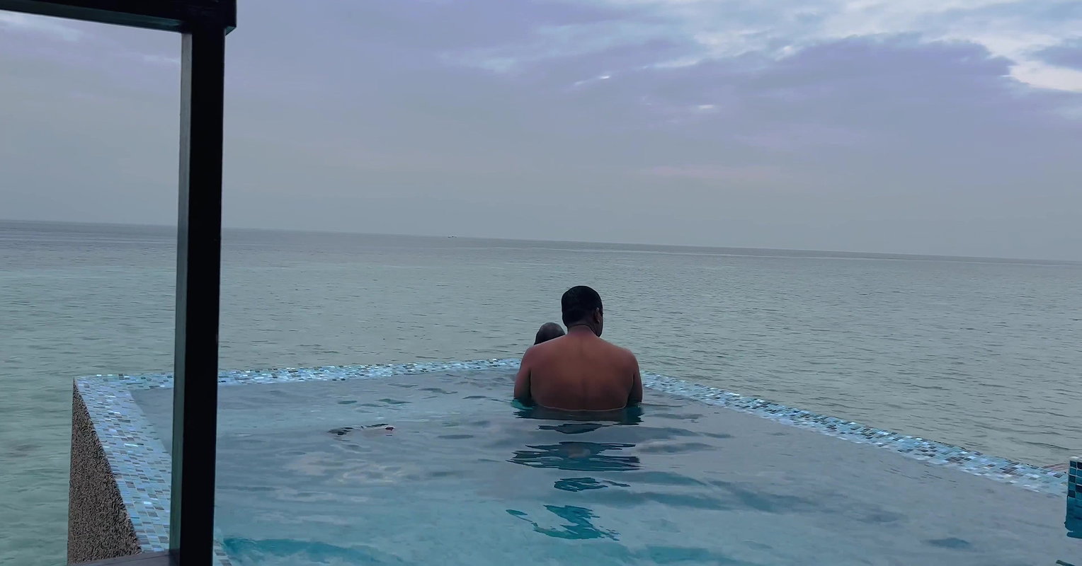 Swimming pool main gf ko choda