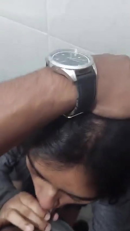 Hot Indian Teen Risky Blowjob in College Bathroom