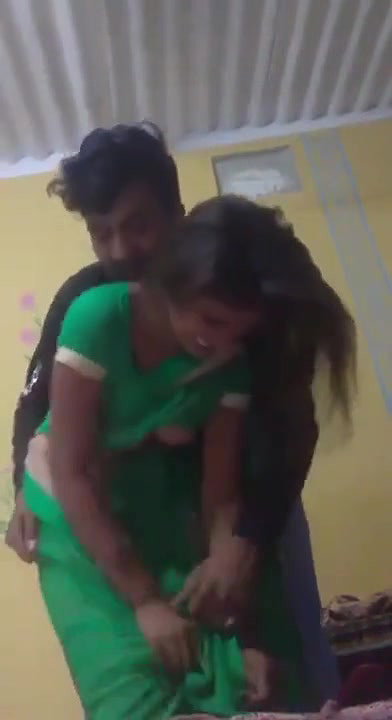 Bhabhi ki boobs daba kar gaand sahlane ki video