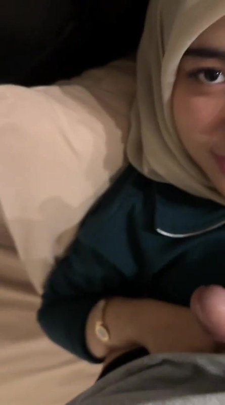 hijabi ladki ne lund chusi