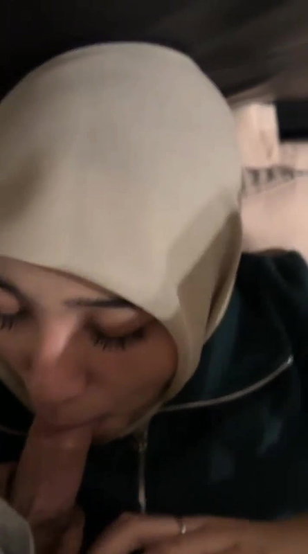hijabi ladki ne lund chusi