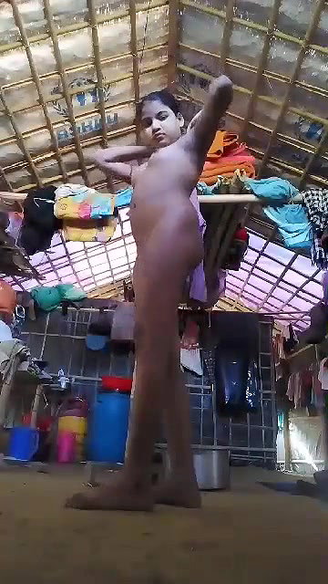 Cute Ruhinga girl nude show