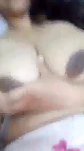 Big boob Desi girl sucking her boobies