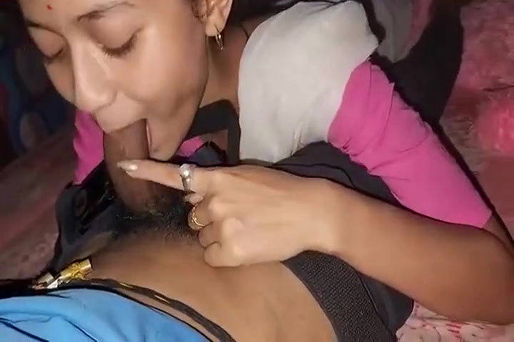 Bengali Bhavi Ne Saree Pahan Kar Land Chusa Uske Baad Doggy Bana Kar Usko Pel Diya