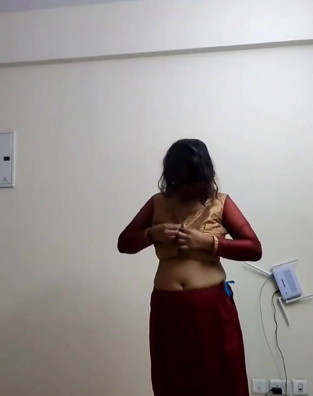 Chasmish girl dress change and big boobs show viral MMS