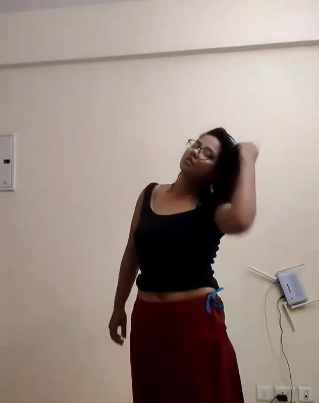 Chasmish girl dress change and big boobs show viral MMS