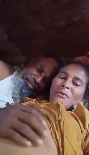uncle sucking wife boobs in viral selfie sex clip