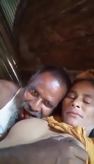 uncle sucking wife boobs in viral selfie sex clip