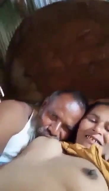 uncle sucking wife boobs in viral selfie sex clip