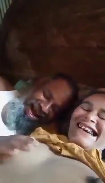 uncle sucking wife boobs in viral selfie sex clip