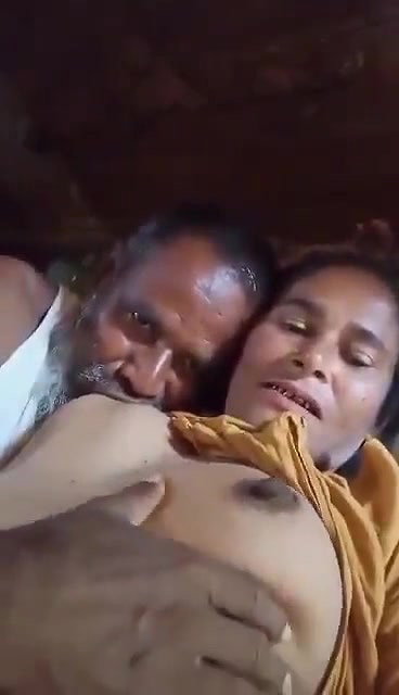 uncle sucking wife boobs in viral selfie sex clip