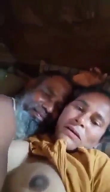 uncle sucking wife boobs in viral selfie sex clip