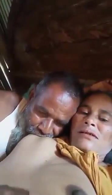 uncle sucking wife boobs in viral selfie sex clip