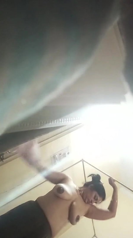 CHUBBY BIG BOOBS MILF DESI MOM SECRETLY CAPTURED