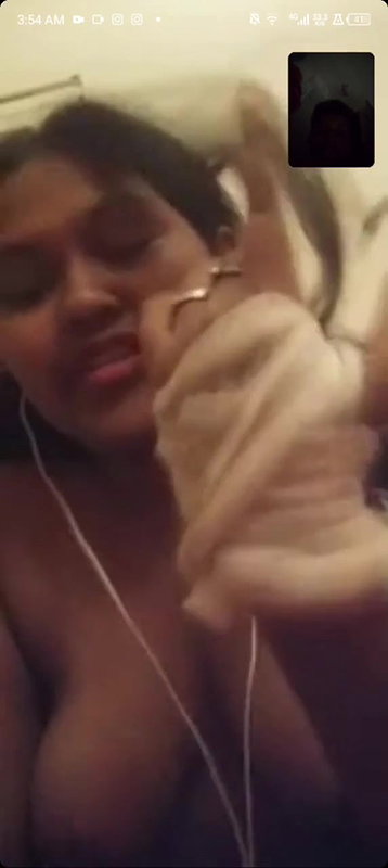 Tamil girl smoking with boobs show on video call sex