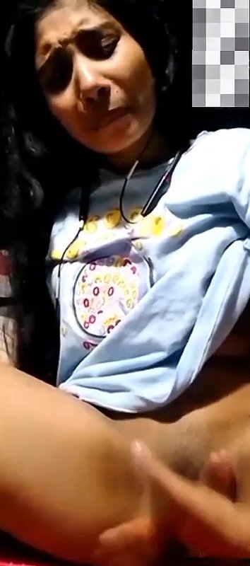 desi girl shaved pussy fingering with horny face