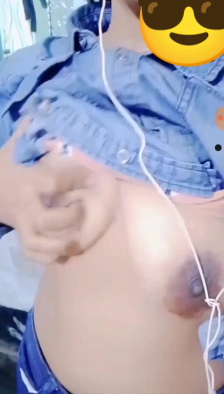 Bengali college girl shows big boobs on video call