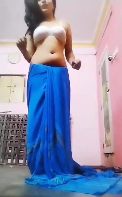 Bhabhi in saree Fingering