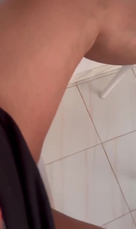 WildEnglishBBW rubbing fat pussy on my balcony