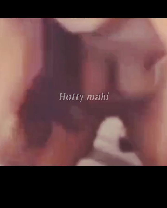 Young College girl shows her boobs to her boyfriend on WhatsApp call