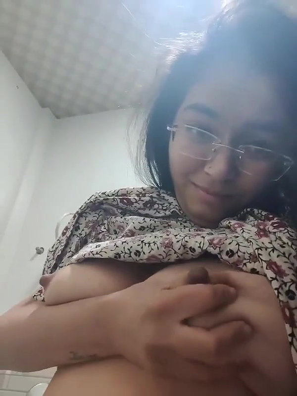 tattooed wife milking boobs show selfie viral clip