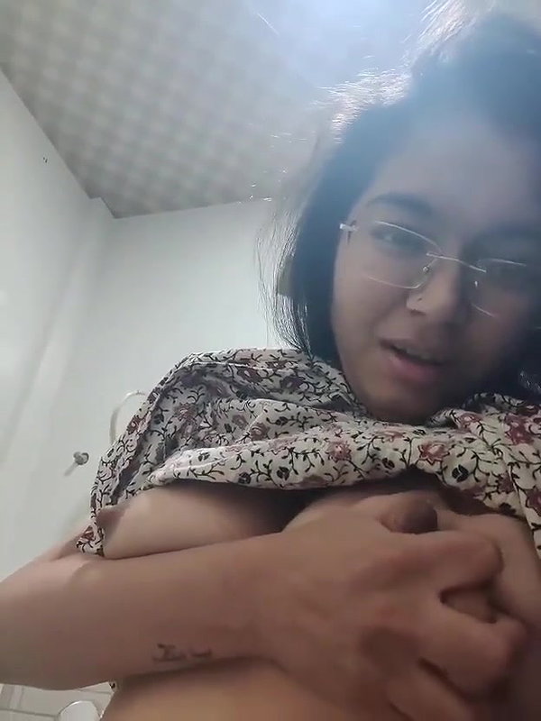 tattooed wife milking boobs show selfie viral clip