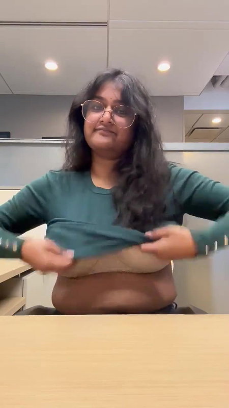 S24 camera capture sexy GF showing huge boobs viral selfie