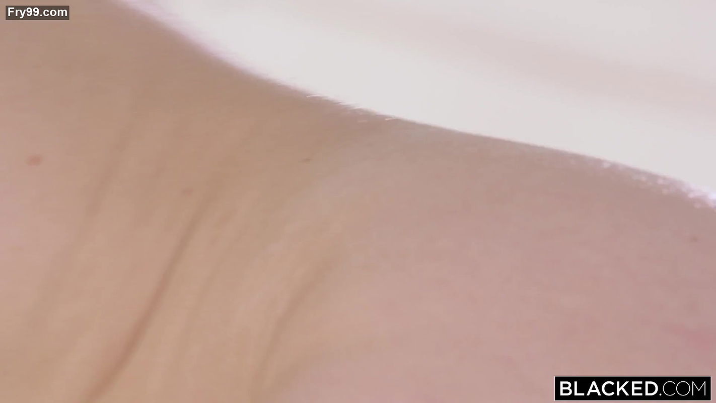 Cute girl enjoy 2 dick