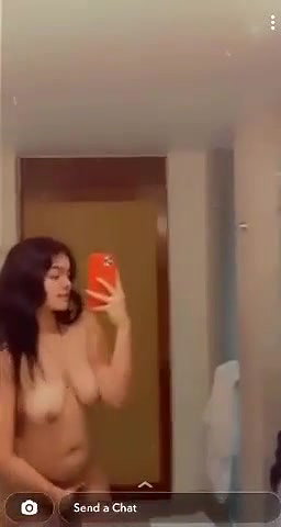 sexy GF nude pics and viral nude videos spread