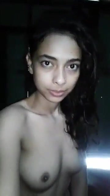 Sexy Girl Shows Her Boobs  and Pussy
