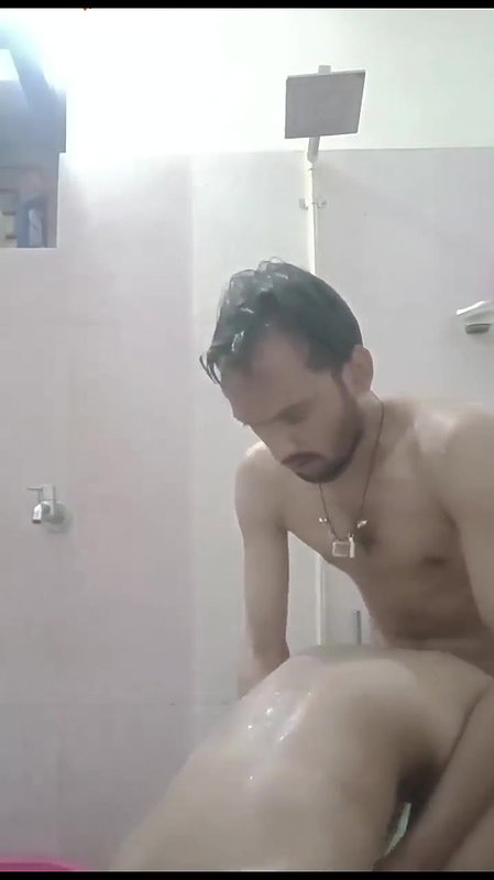 desi couple fucking xxx in bathroom under shower