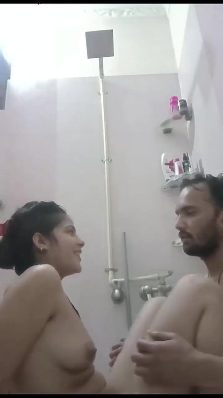 desi couple fucking xxx in bathroom under shower