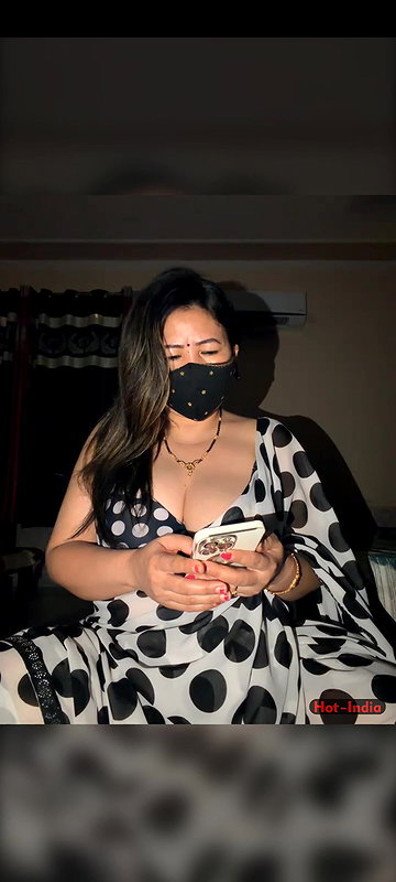 88pink 7 big boobs open nepali randi bhabhi white saree