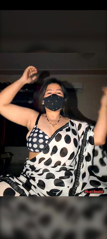 88pink 7 big boobs open nepali randi bhabhi white saree