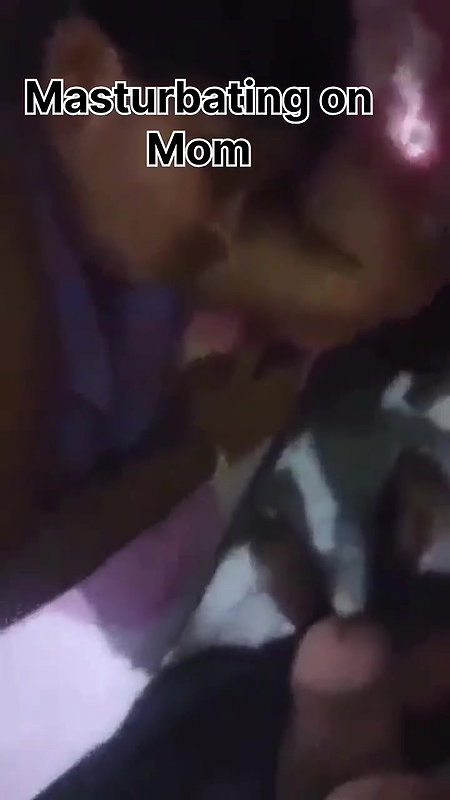 Masturbation on mommyy