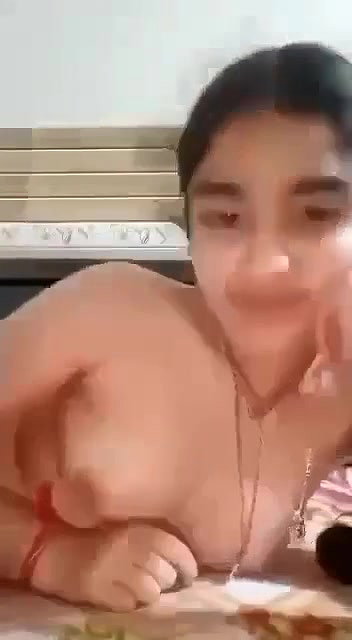 gori ladki ne nangi video banayi