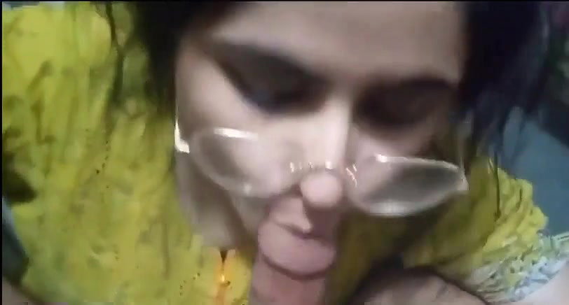 Indian girl cute giving blowjob and getting fucked hard