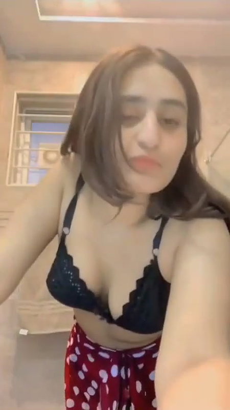 Big Ass Sexy Girlfriend Showing Teasing