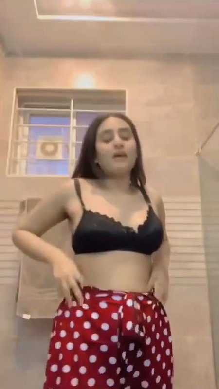 Big Ass Sexy Girlfriend Showing Teasing