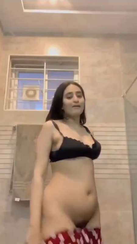 Big Ass Sexy Girlfriend Showing Teasing