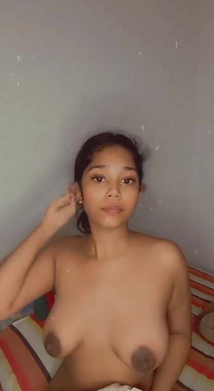 Sexy hottie huge tits