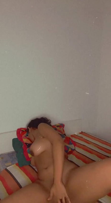 Sexy hottie huge tits