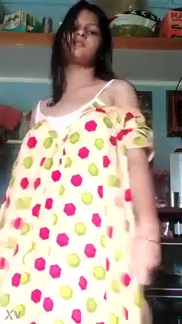 Sexy Desi girl Shows Her Boobs and Pussy