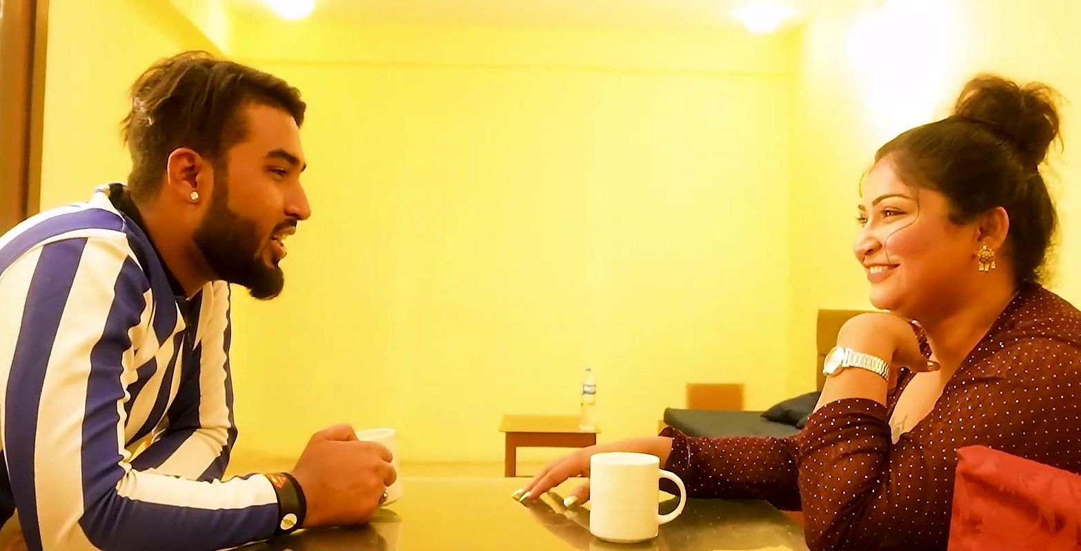 DESI COUPLE LOVE BIRD FUCKING EACH OTHER IN HOTEL