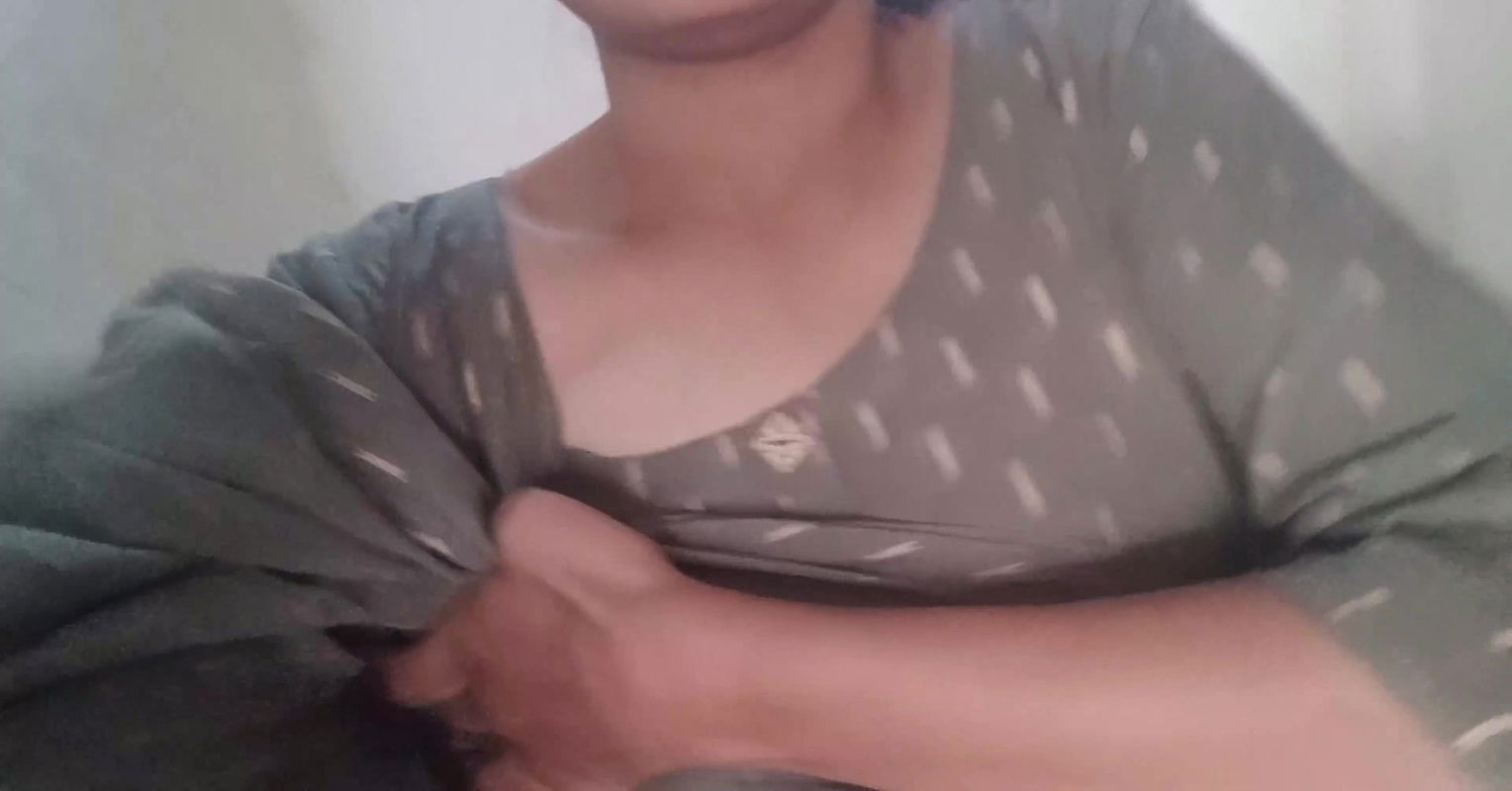 Desi Village Girl Morning Pissing Showing Her big Boobs Pussy Closeup