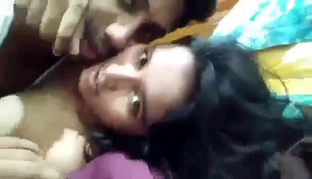 kissing Indian lovers sex foreplay viral MMS