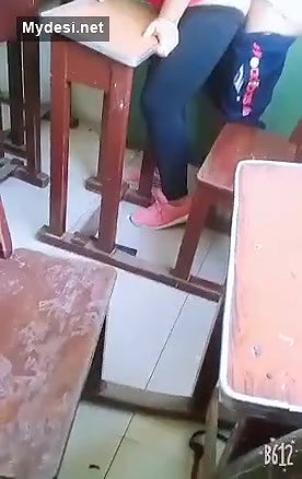 Classroom Doggy infrontof othr frnds